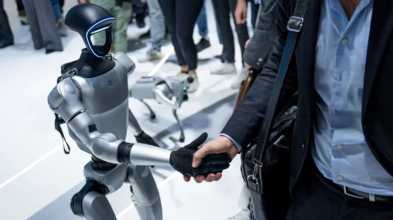 Unitree G1 handshake at trade show