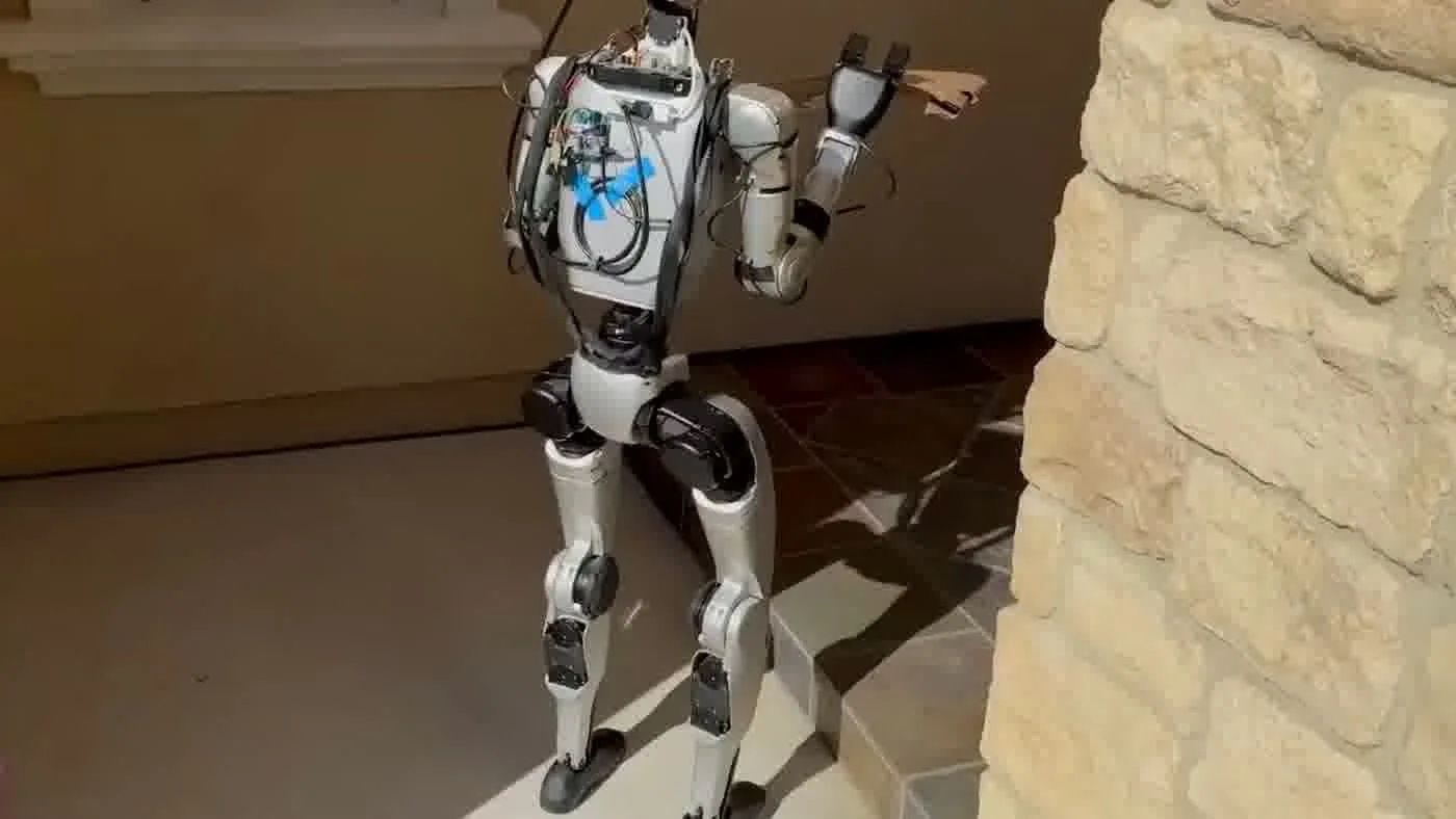 Unitree G1 humanoid robot power and charging setup at a convention center venue before a trade show demonstration