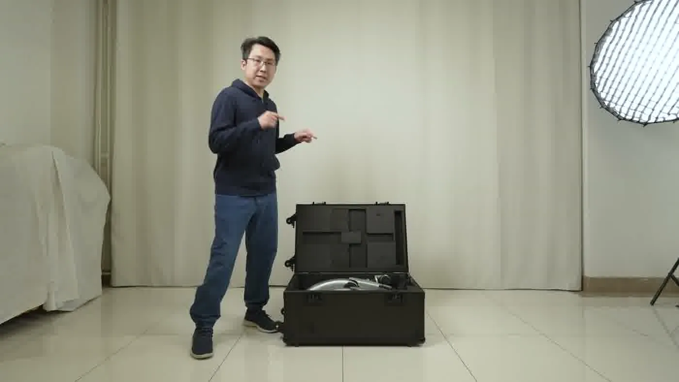 ZMProbots operator with Unitree G1 robot showing the difference between self-service and full-service tiers